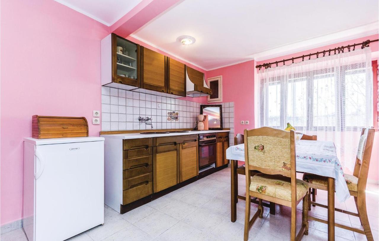 Cozy Apartment In Vrsar With Kitchen Zewnętrze zdjęcie