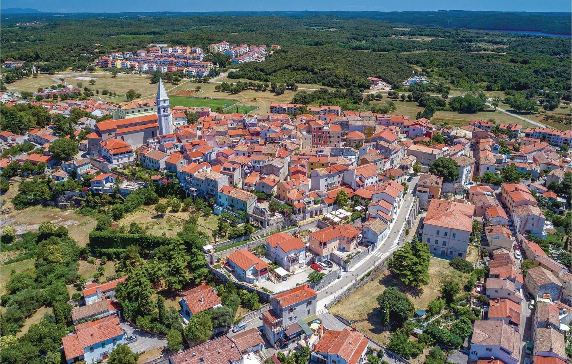 Cozy Apartment In Vrsar With Kitchen Zewnętrze zdjęcie