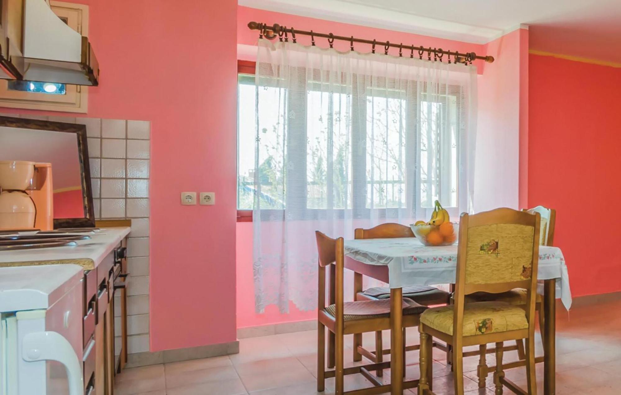 Cozy Apartment In Vrsar With Kitchen Zewnętrze zdjęcie